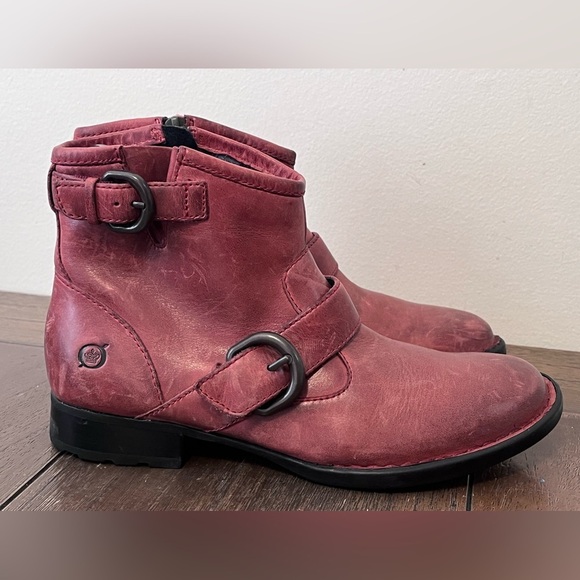 Born Booties Womens size 6.5/7 Two Different Sizes - Picture 1 of 10